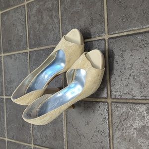 Woman's size 6.5 heels